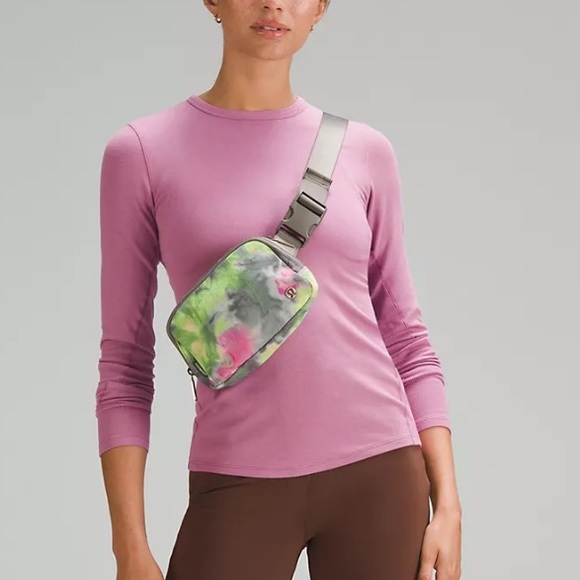 🔥LULULEMON EVERYWHERE BELT BAG 1L-HYPER DYE MULTI/ROVER PRINT🔥 - Picture 4 of 16